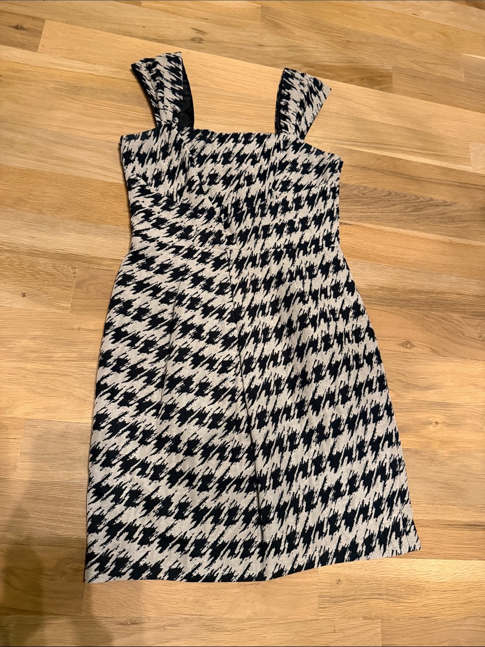 Gianni Bini Houndstooth Print Cocktail Dress